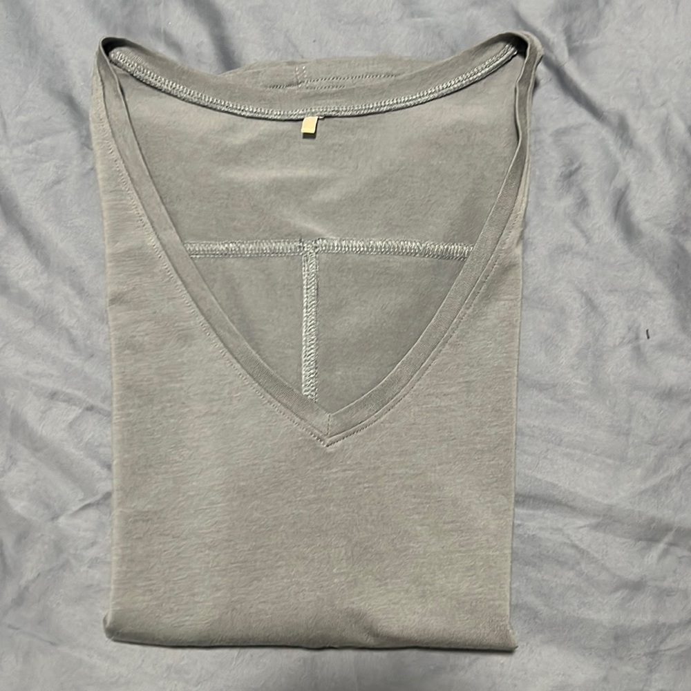 Alphalete V Neck Tee - Blue size Small